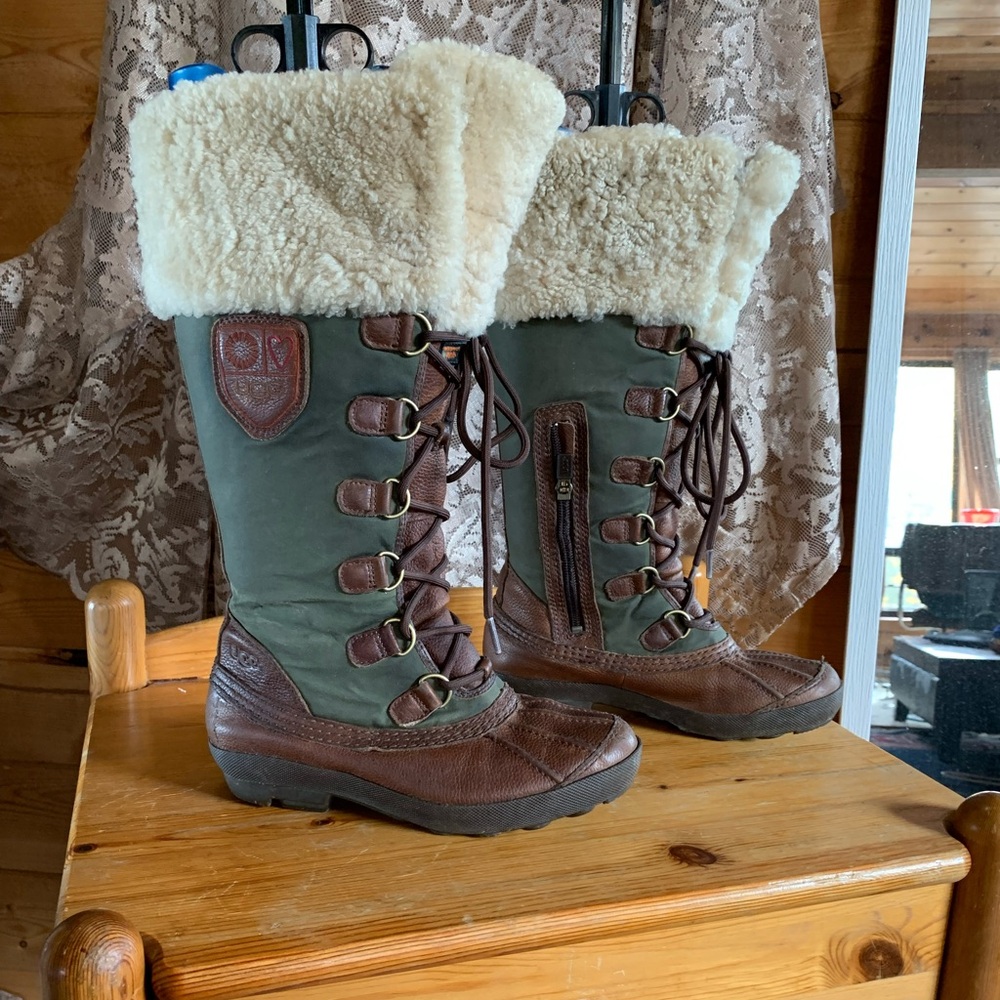 Edmonton Sheepskin Lined Olive Brown Weatherproof Boots Size 5.5 UGG